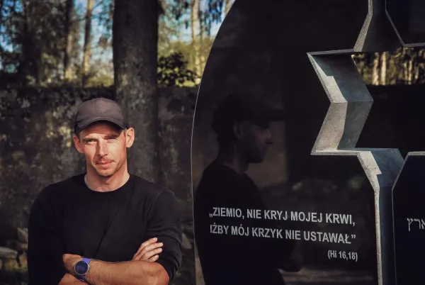 Dariusz Popiela - kadr filmu Ukos światła - reż. W.Szumowski