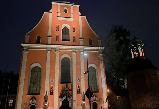 Wycieczkę zakończymy przy kościele św. Ignacego, przy którym otworzył się jeden z najważniejszych rozdziałów polskiej historii. 