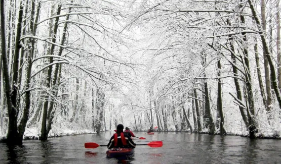 Zdjęcie wykonane podczas zimowych spływów szkoleniowych z firmą ekajaki.pl