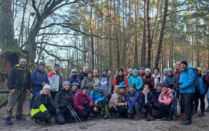 W naszych wycieczkach uczestniczą i starsi i młodsi, to świetna okazja do wspólnego aktywnego wypoczynku. Organizujemy wędrówki, wypady rowerowe oraz spływy kajakowe, które są możliwością do poznania nowych, ciekawych osób.