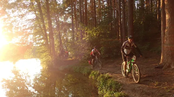 Środek tygodnia to też wspaniały czas na wybranie się w teren, szczególnie na krótką, niewymagającą trasę nieopodal Trójmiasta. 35-40 km wycieczki skierowane są do osób początkujących oraz tych wszystkich, którzy mają ochotę na aktywny wypoczynek niewielkim nakładem sił.