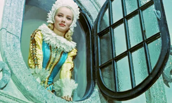 Poruszymy temat „Panienki z okienka”. Najpierw była XIX-wieczna powieść Jadwigi Łuszczewskiej-Deotymy. W 1964 roku powstał na jej podstawie film, opowiadający o związku gdańskiej mieszczanki i polskiego marynarza w siedemnastowiecznym Gdańsku. Główną rolę zagrała wówczas Pola Raksa.