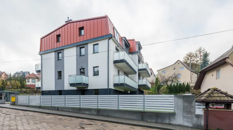 Inwestycja architektonicznie wkomponowana została w okoliczną zabudowę. 