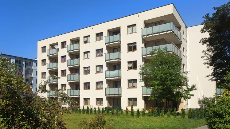 Swoją architekturą budynek wpisuje się w otoczenie. 
