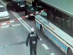 Policjant zapobiegł katastrofie na przejeździe kolejowym