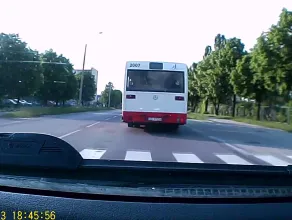 Kierowca autobusu ZKM/ZTM Gdańsk powoduje groźną sytuację na drodze.