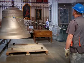 Wciąganie dzwonu na wieżę kościoła św. Katarzyny