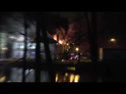 Do gaszenia pożaru w Oliwie zostało oddelegowanych dziewięć zastępów straży pożarnej. Film autorstwa użytkownika 24plreporter z portalu Youtube