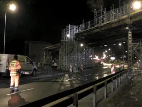 Nocne prace przy wiadukcie kolejowym nad ul. Słowackiego