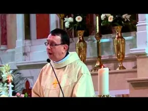 Hallelujah śpiewane przez księdza na ślubie