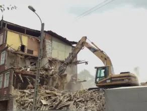 Wyburzanie budynku na Siedlcach