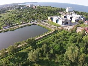 Zbiornik retencyjny i widok na Zatokę Gdańską