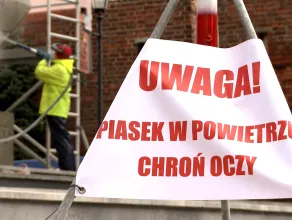 Piaskowanie pomnika "Tym co za polskość Gdańska"