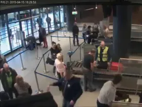 Interwencja służb lotniskowych wobec pijanego pasażera
