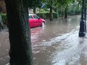 Oliwa - zalana ulica Obrońców Westerplatte