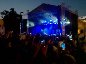 Koncert Kamila Bednarka na Targu Węglowym w Gdańsku