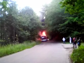 Nagranie płonącego autobusu