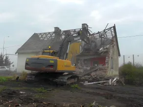 Wyburzenia domów w Starych Babkach na Żuławach
