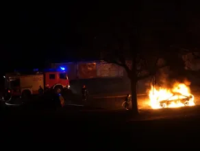 Płonący samochód na ulicy Dobrej