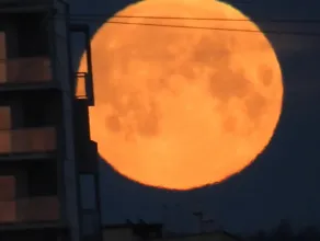 Niesamowity księżyc nad Gdańskiem