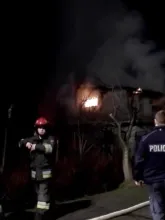 Pożar domu na działce na stogach - strażacy i policja