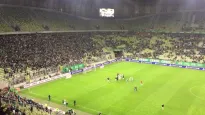 Piłkarze Lechii świętują awans z kibicami