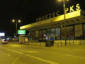 Niebezpieczny gdański dworzec PKS po zmroku 