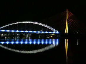 Iluminacja mostu kolejowego nad Martwą Wisłą