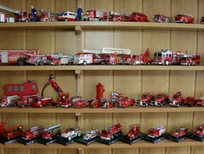 Kolekcjoner miniatur wozów strażackich