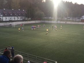 Maksymilian Hebel efektownym golem ustalił wynik derbów Gdyni w III lidze 