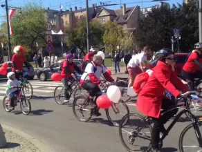 Biało-czerwony przejazd rowerowy w Gdyni