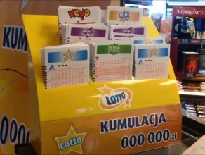 Kolejki przed kolekturami Lotto