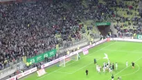 Radość piłkarzy i kibiców Lechii Gdańsk po zwycięstwie nad Legią Warszawa 2:0