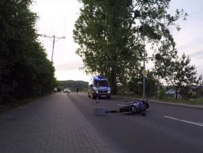 Motocyklista uderzył w latarnię