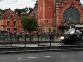 BMW na przystanku - Dworzec główny Gdańsk
