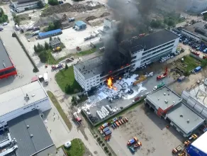 Pożar magazynów na terenie Polifarbu w Gdyni widziany z lotu ptaka