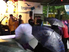Festiwal Feta trwa w ulewnym deszczu