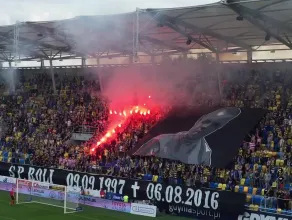 Minuta ciszy podczas meczu Arka Gdynia - Śląsk Wrocław 