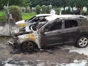 Spalone wraki aut w Oliwie