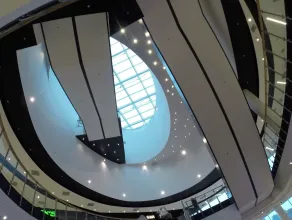 Nowa galeria tysiąca schodów czeka na klientów