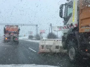 Pługi śnieżne blokują przejazd na obwodnicy