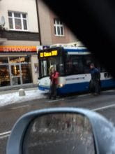 Pijani zatrzymali autobus w centrum Gdyni