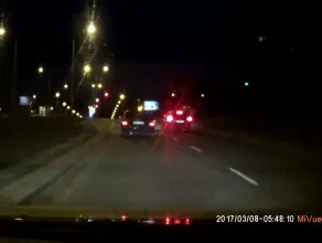 Kierowca z Ostródy przejeżdża na czerwonym
