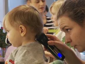 Jak przekonać dziecko, że fryzjer nie boli?
