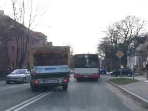 Kolizja autobusu z ciężarówką w Gdańsku