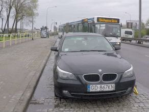 BMW zaparkowało na przystanku. Dlaczego go nie odholowali?