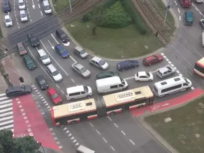 Autobus blokuje przejazd