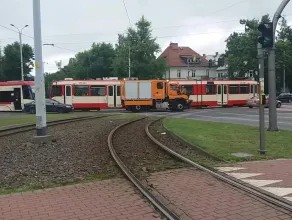 Spychanie zepsutego tramwaju we Wrzeszczu