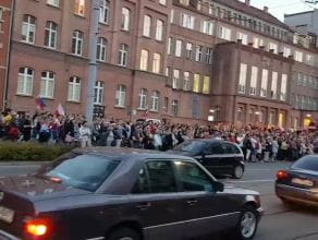Tłumy pod sądem w Gdańsku protestują