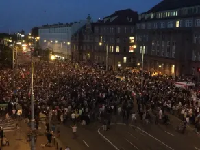 Tłumy pod sądem w Gdańsku widziane z góry